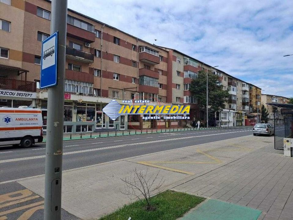 Spatiu comercial 30 mp Alba Iulia Cetate cu vad pietonal intens finisat – fotografia 1 din 2