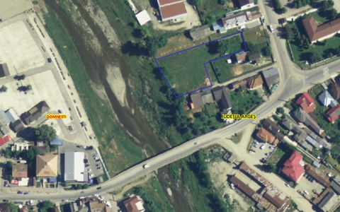 Teren intravilan Domnești, Central lângă Liceu, pe malul Râului