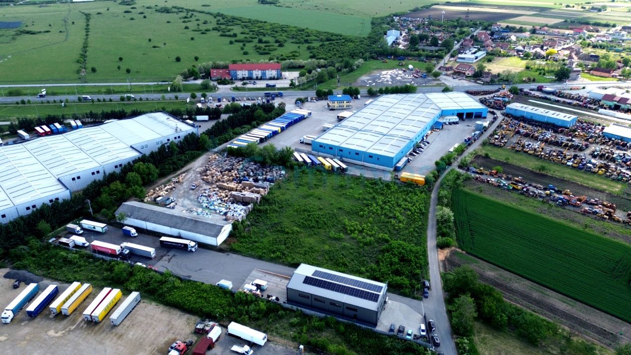 Teren industrial de 8000mp  si front de 90 m de vanzare langa Oradea, Bors – fotografia 3 din 6