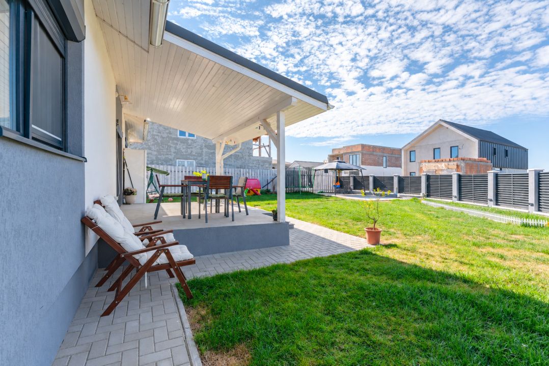 Casa in Harman, cu 4 dormitoare, terasa generoasa si teren de 652 mp – fotografia 3 din 39