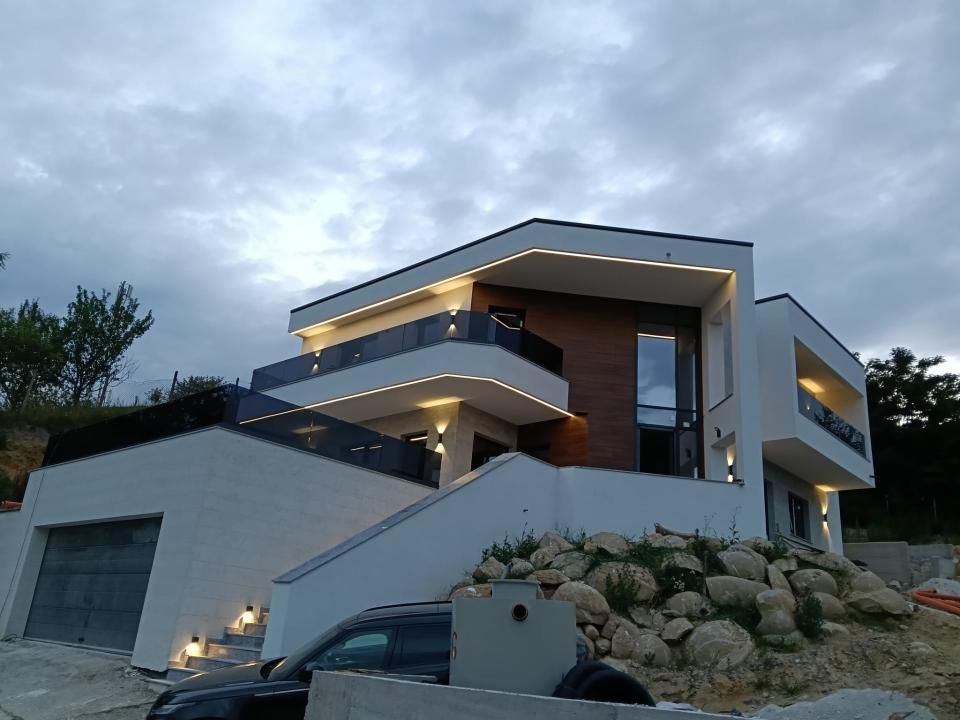 Casă cu Panoramă 360°, 245 mp Utili, Teren 800 mp, Garaj Dublu, Feleacu – fotografia 2 din 18