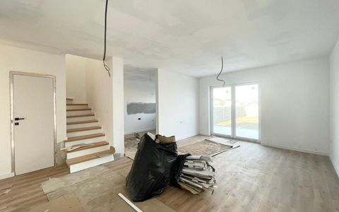 Duplex cu 5 camere separat prin camera tehnica - Mosnita Noua