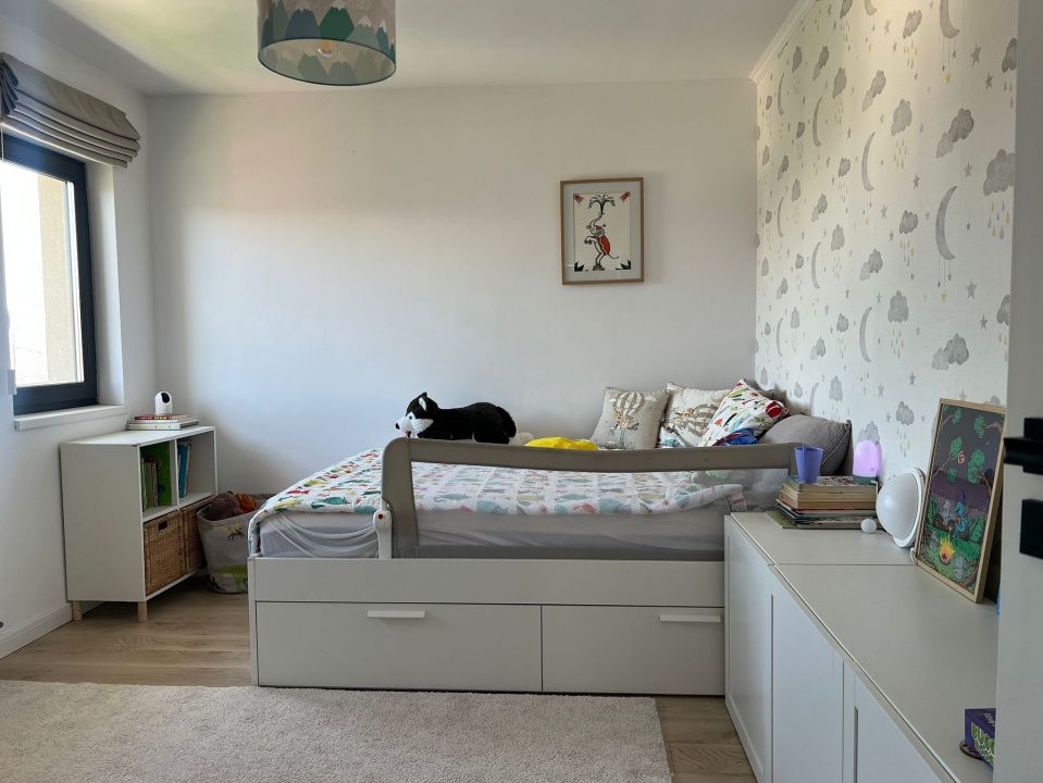 Casă individuală, 130 mp utili, teren 483 mp, fotovoltaice și șemineu | Dezmir – fotografia 6 din 11