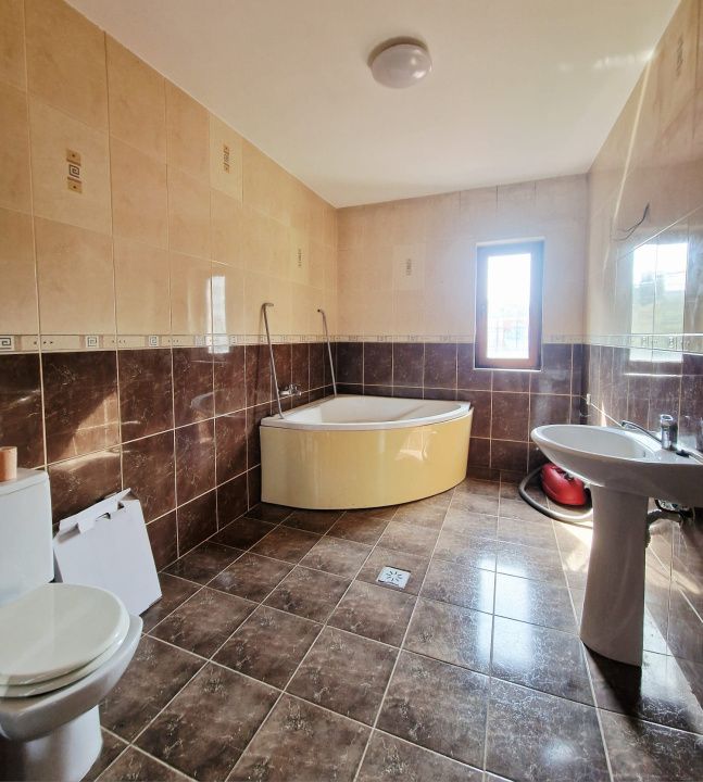 Apartament spatios si cu potential in Andrei Muresanu – fotografia 8 din 11