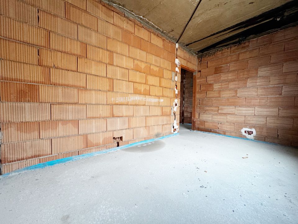 Duplex despartit prin camera tehnica, 121mp utili si 350mp teren - Urseni – fotografia 14 din 29