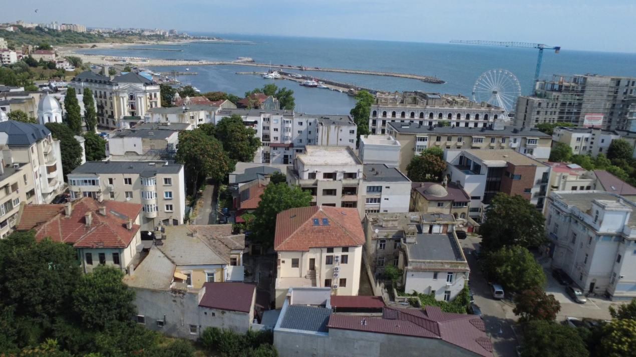 Una dintre puținele clădiri individuale cu curte proprie din Peninsula Constanța – fotografia 21 din 21