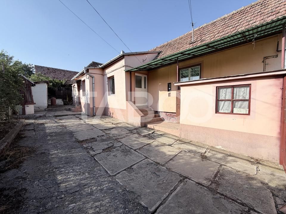 Casa individuala 500 mp teren cu acces auto in curte in Sura Mare – fotografia 2 din 12