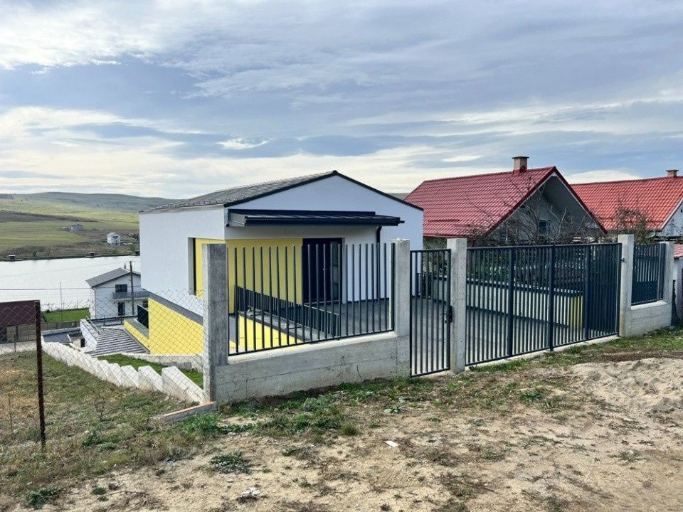 Casă cu arhitectură premium, vedere la lac și garaj dublu | Câmpenești – fotografia 4 din 8