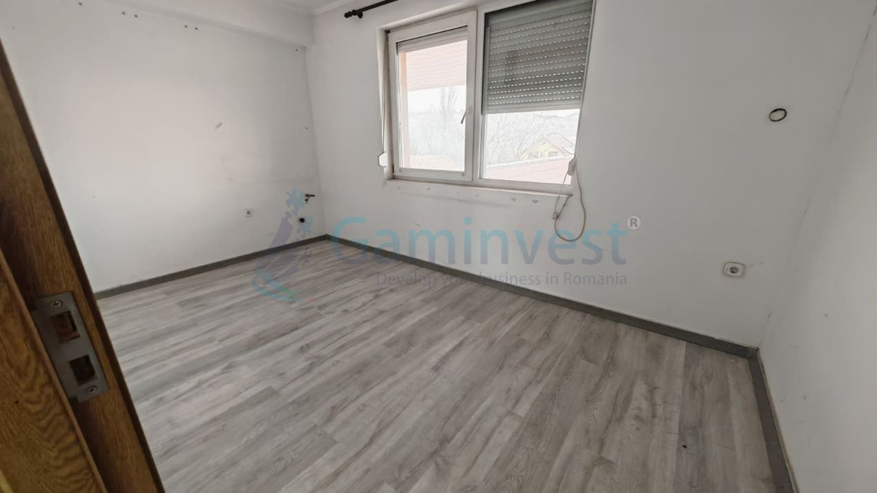 Imobil cu destinatie multipla - comercial, clinica birouri, in Alesd, Bihor – fotografia 4 din 8