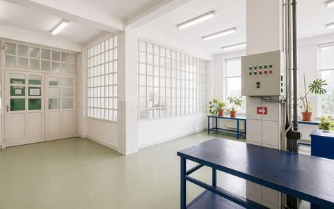 Cladire de birouri cu spatiu de productie de vanzare, Oradea, Bihor
