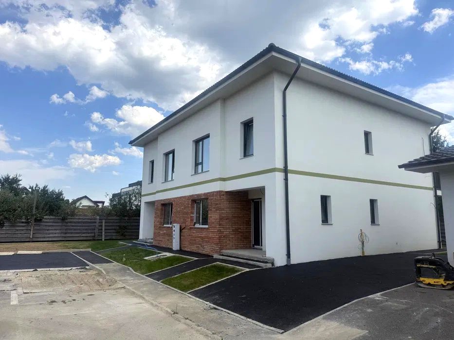 Casă tip duplex, P+E+M, 195 mp utili, 5 dormitoare, Zona Stadionului, Florești – fotografia 1 din 7
