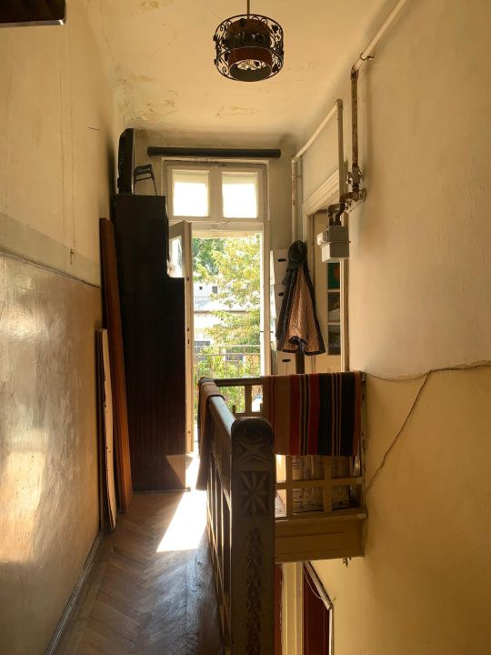 De vanzare 2 camere in vila interbelica, curte comuna zona Armeneasca – fotografia 6 din 16
