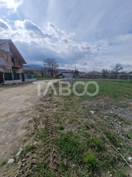 Teren intravilan cu utilitati 464 mp front 27 ml pentru casa Talmaciu – fotografia 4 din 6