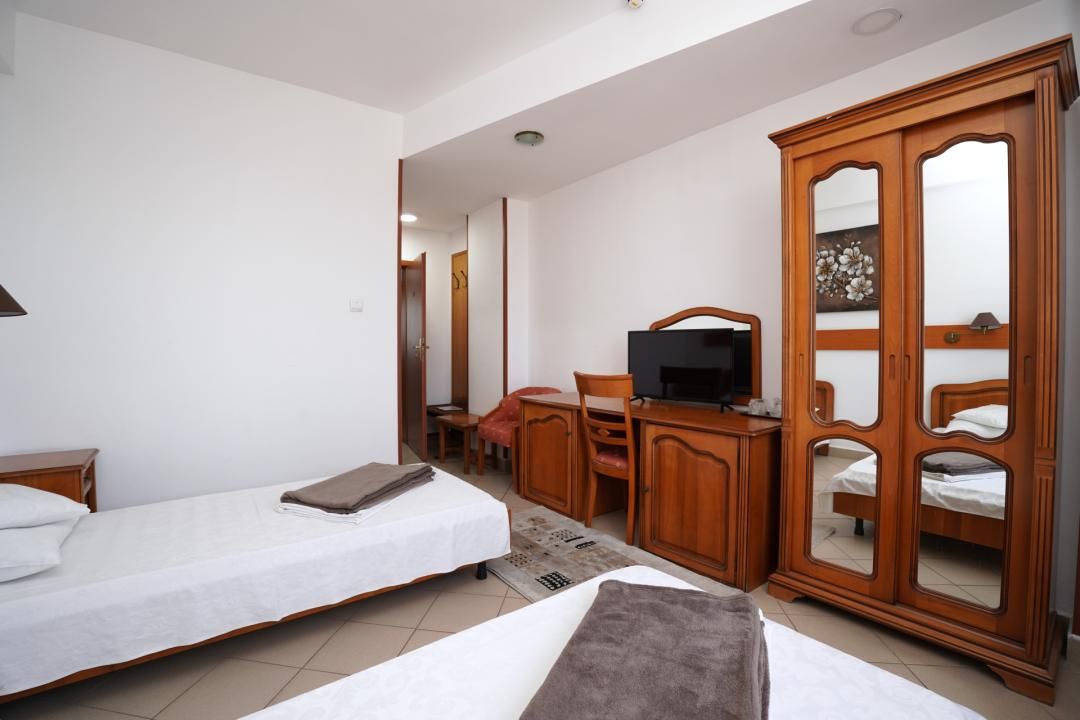 Complex Hotelier Vama Giurgiu | Restaurant & Catering | Parcare DN5 – fotografia 15 din 37