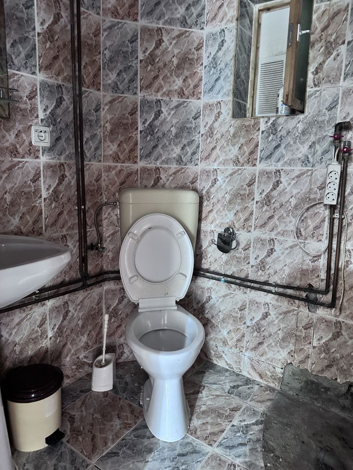 CASA DE INCHIRIAT I 4 CAMERE I 2 BAI I BUCATARIE I CETATE I NEMOBILATA – fotografia 10 din 18