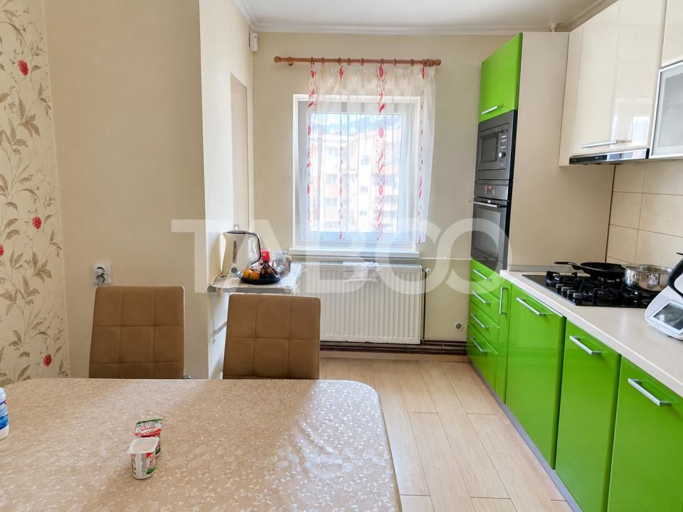 Apartament cu 4 camere renovat in Plopilor etaj intermediar – fotografia 2 din 5