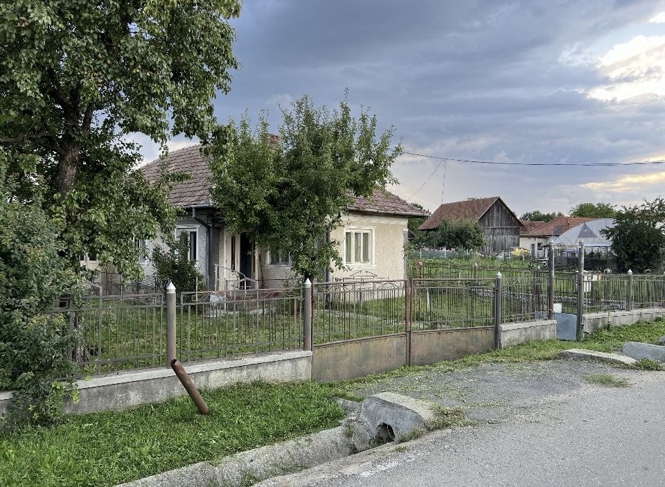 Casă în centrul Bonțida, la 200 m de Castelul Bánffy, teren 1.642 mp – fotografia 1 din 7