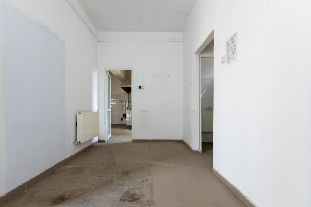 Proprietate de vânzare pentru investiție–teren 3874mp+construcții 989mp, Bacău – fotografia 12 din 47