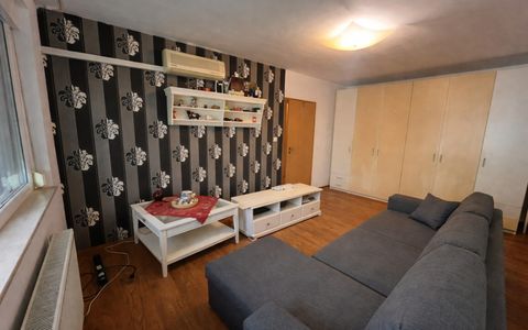 Apartament 2 camere, semidecomandat, cartier Brazda lui Novac, zona piata