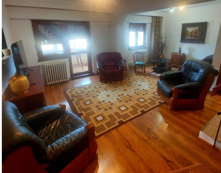 Apartament 3 camere decomandat Cetate 2 bai utilat si mobilat complet – fotografia 5 din 10