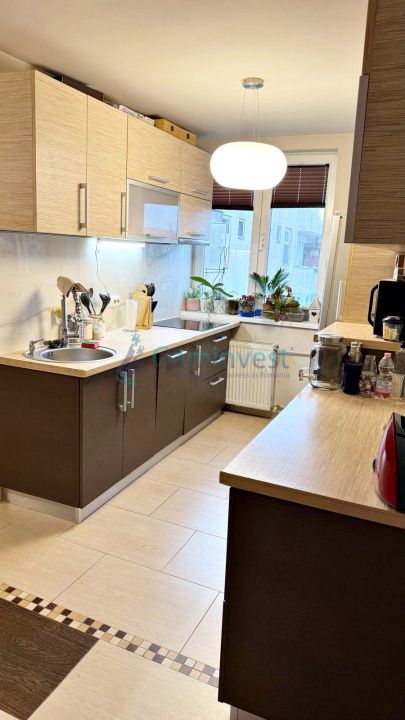 Apartament 4 camere de vânzare, Oradea, Splaiul Crișanei, 77mp utili – fotografia 1 din 11