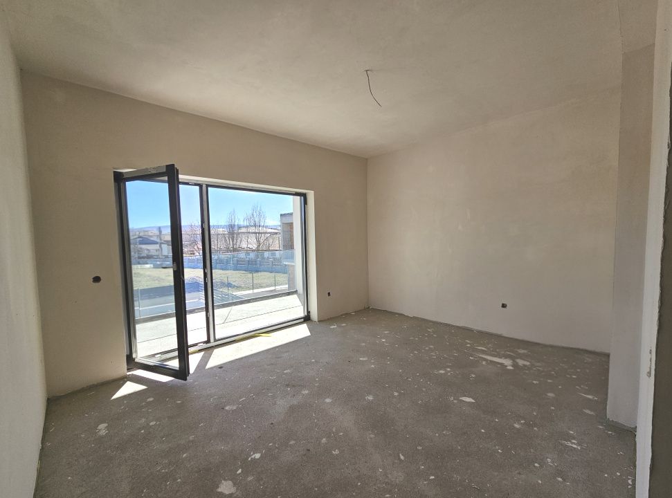 Locuinta moderna cu design cubic si curte plana in Dezmir – fotografia 13 din 16
