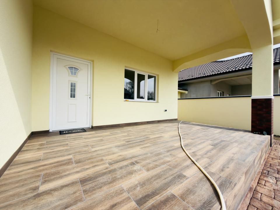 Duplex despartit prin camera tehnica, 3 camere - Beregsau Mare – fotografia 17 din 21