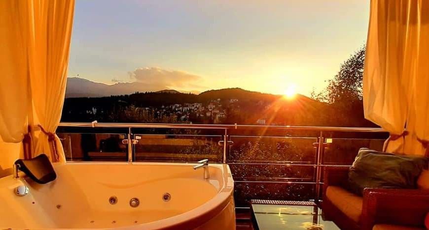 Vilă cu Panoramă 180° asupra Bucegilor | Reședință Exclusivistă Predeal – fotografia 1 din 27