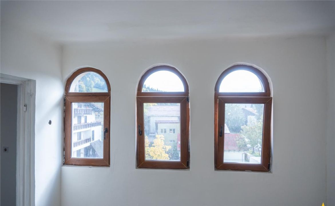 • Oportunitate Unică Predeal: Proprietate Mixtă (Comercial + Vilă) -Centru – fotografia 25 din 33
