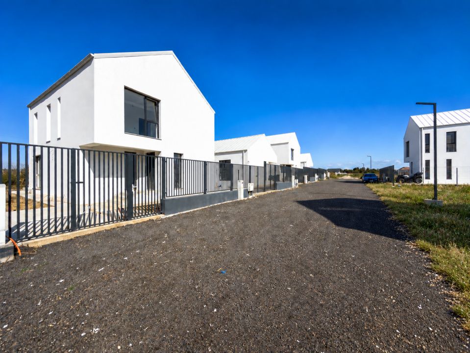 Vila P+1 in Valu lui Traian, pe partea dreapta - finisata complet – fotografia 1 din 20