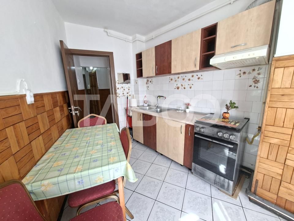 Apartament de inchiriat 2 camere zona Strand etaj 3 bucatarie separata – fotografia 9 din 18