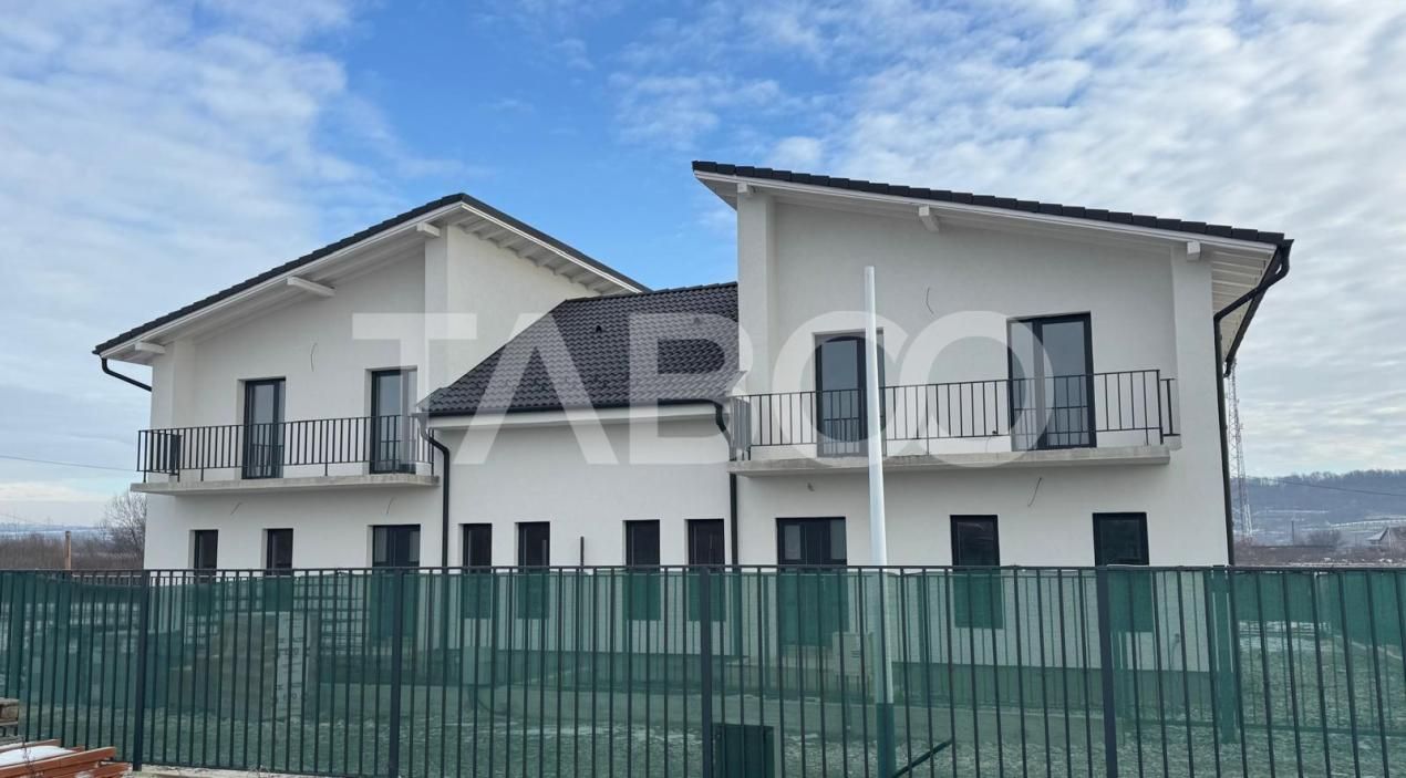 Casa tip duplex cu acces 2 strazi cu curte libera 195 mp Mohu Sibiu – fotografia 3 din 13