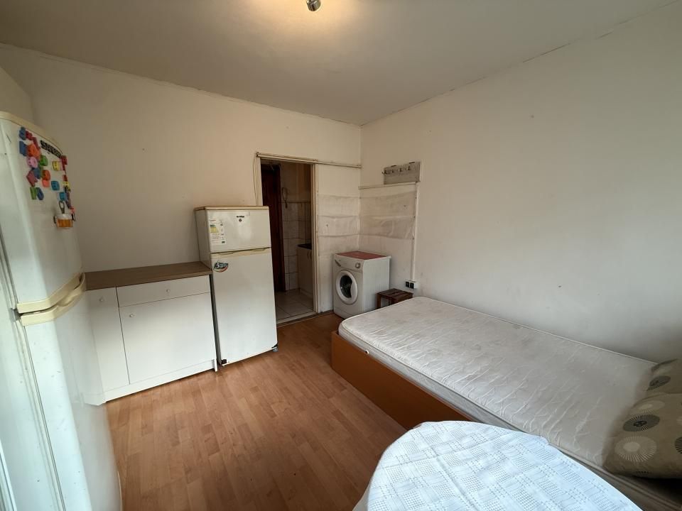 Apartament cu o camera, 16 mp utili, etajul 3, mobilat - Buziasului – fotografia 3 din 5