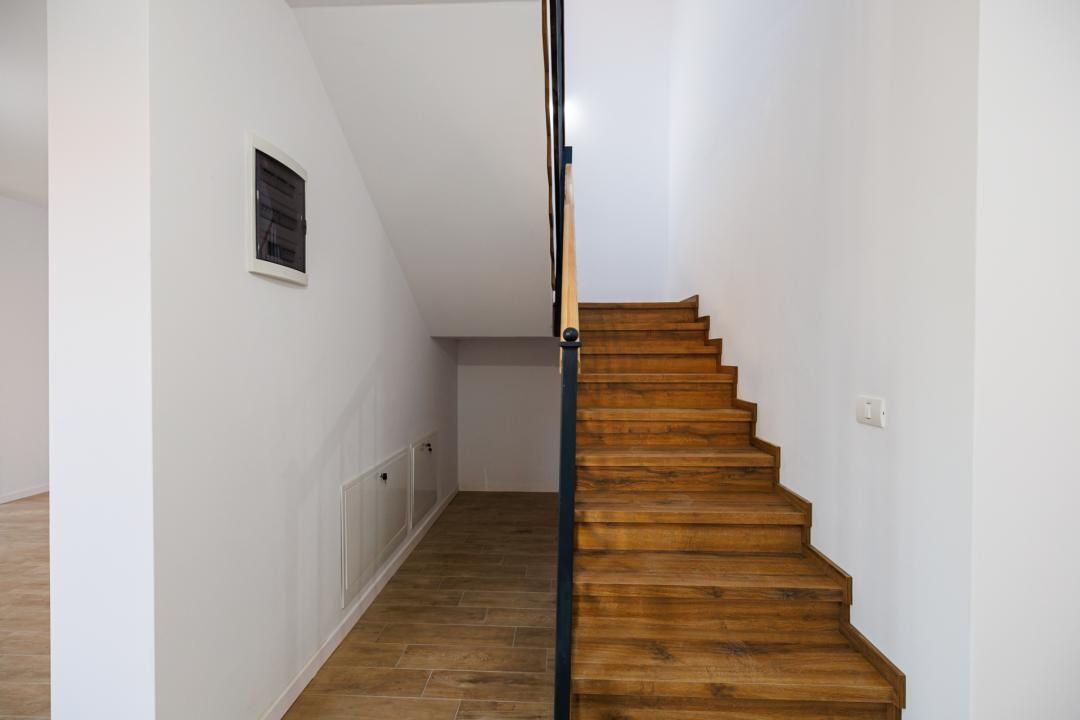 Duplex P+E în Moșnița Nouă, 3 dormitoare, 3 bai, teren 403 mp. Comision 0% – fotografia 21 din 56
