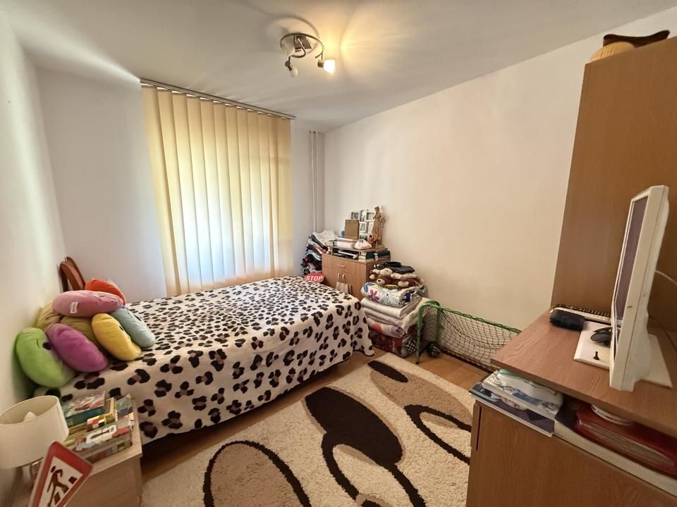 Apartament cu 3 camere, decomandat, parter - Baba Dochia – fotografia 2 din 7