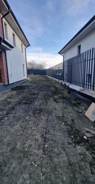 Casă de vânzare în Dezmir locație liniștită, compartimentare practică – fotografia 3 din 5