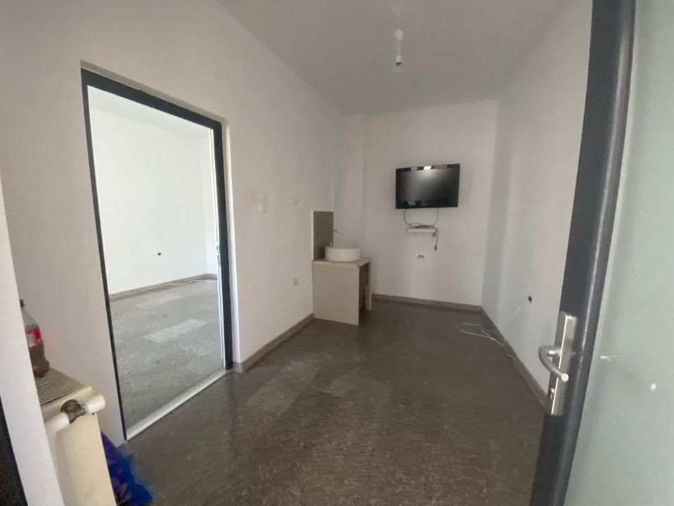 Spatiu comercial, termen lung - zona Dacia – fotografia 1 din 8