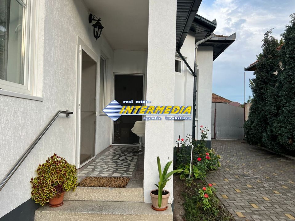 Casa Renovata 4 camere cu Teren intravilan 1650 mp CENTRU Ultracentral Alba Mall – fotografia 1 din 8