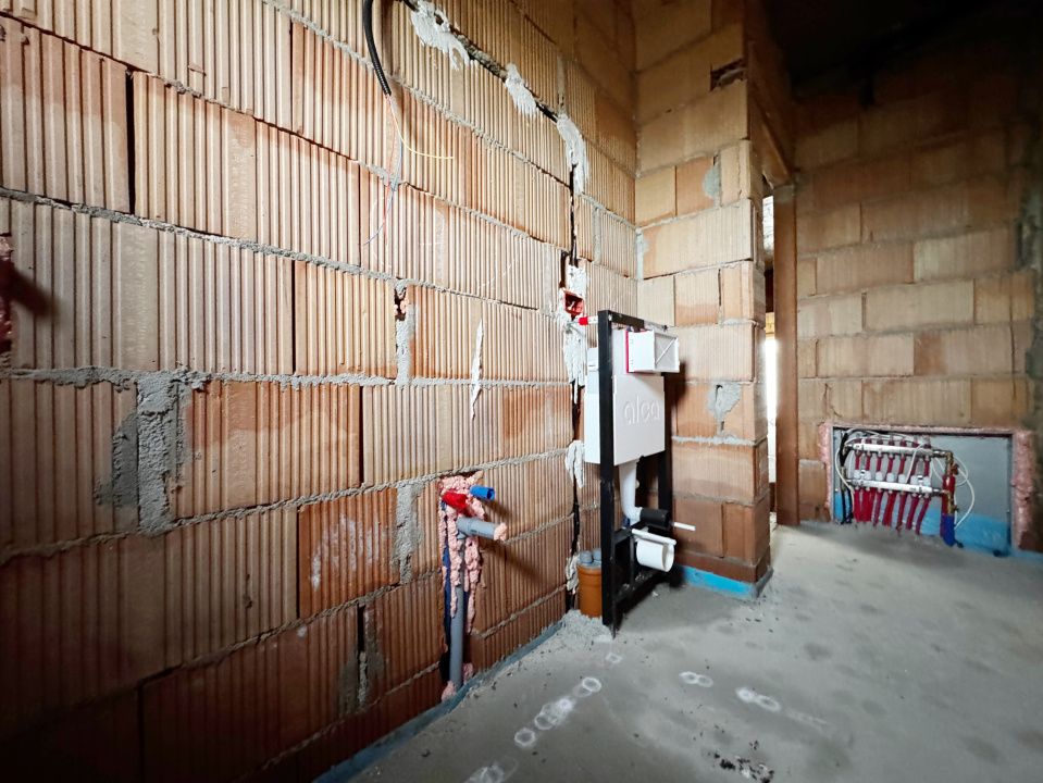 Duplex despartit prin camera tehnica, 121mp utili si 350mp teren - Urseni – fotografia 19 din 29