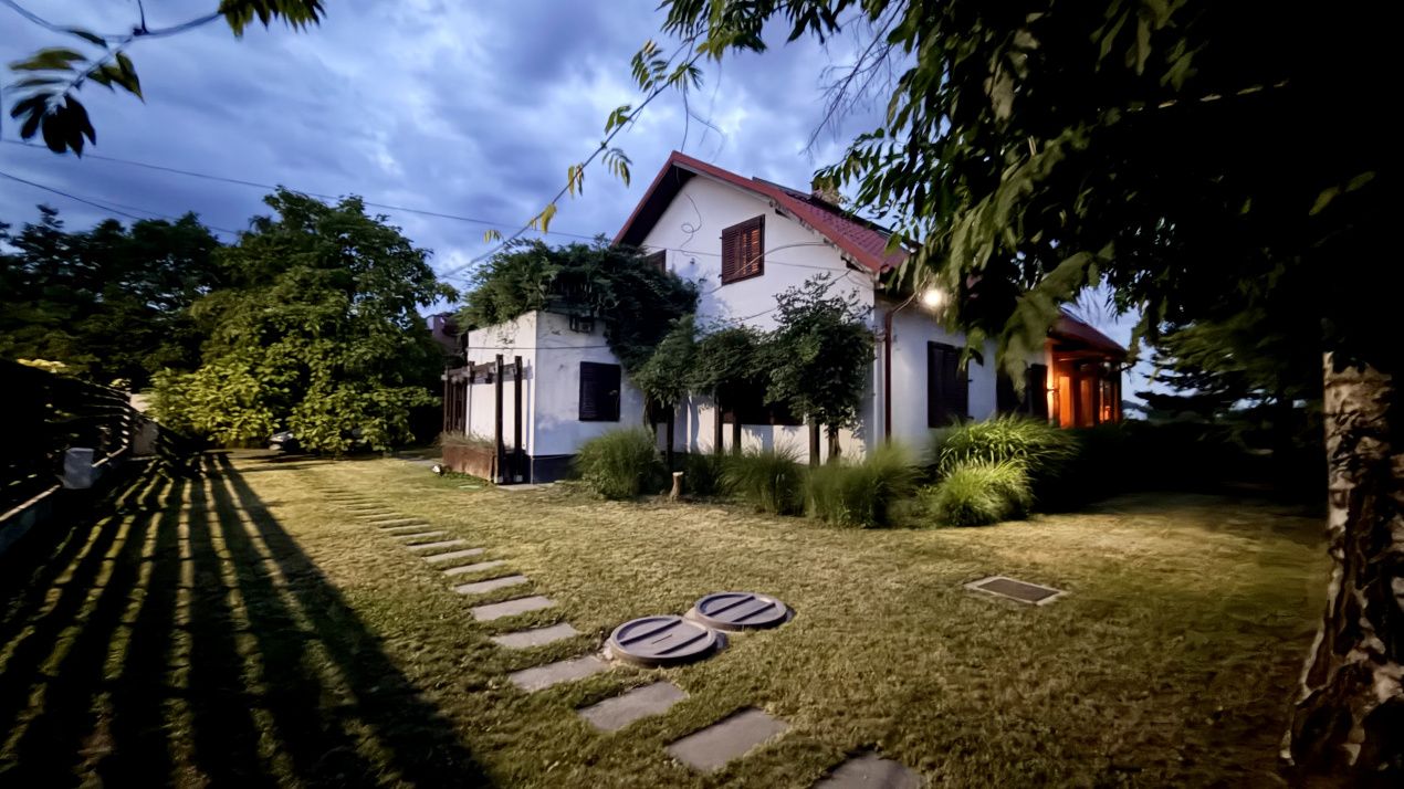 Proprietate exclusivistă cu 7.000 mp teren, piscină și multiple spații adiacente – fotografia 5 din 34