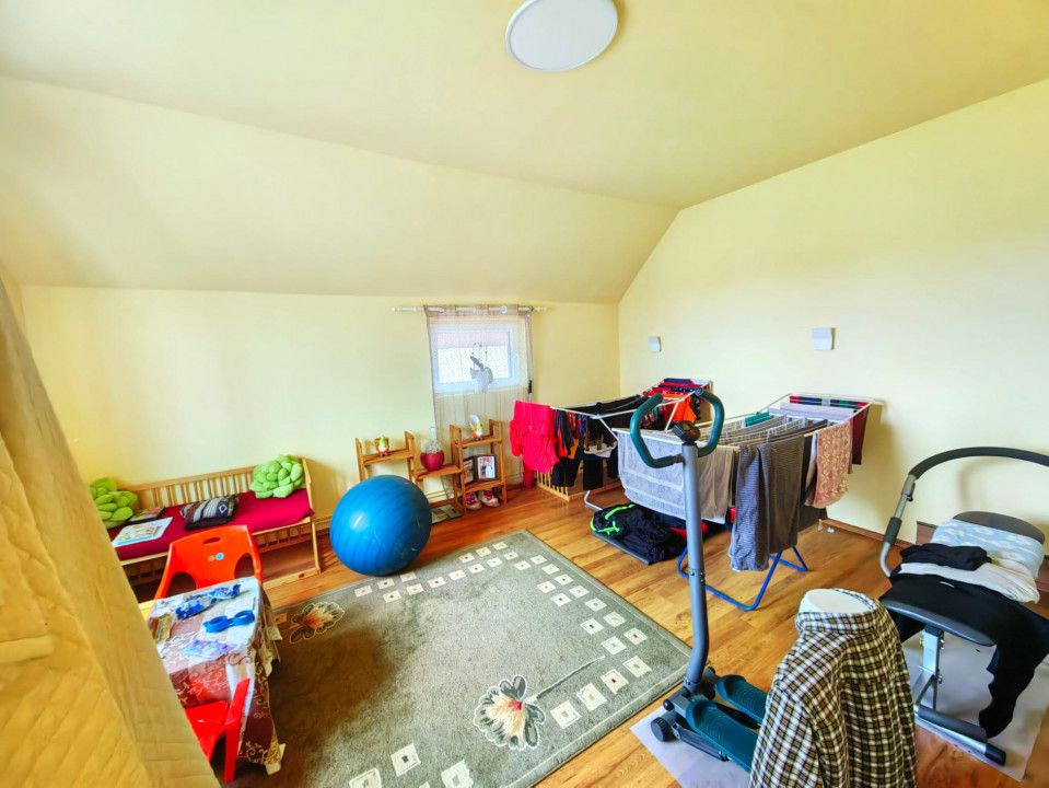 Casa Inedita , 300 mp utili, P+M,  5 bai, 6 dormitoare , 1975 mp teren,  Sacalaz – fotografia 47 din 91