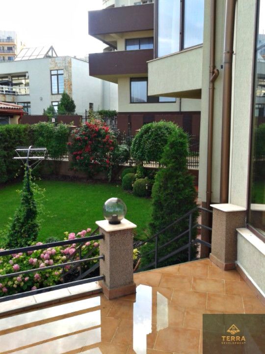 Vilă spectaculoasă cu vedere la mare – zonă exclusivistă Trandafirul – fotografia 2 din 18