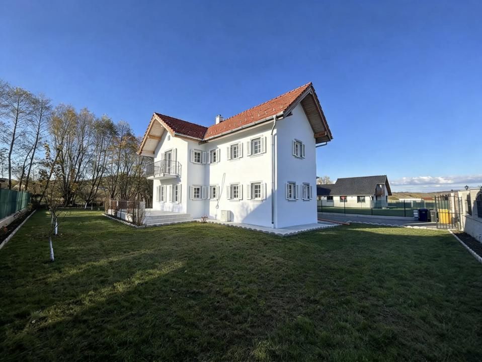 Casă individuală de vânzare Tocile, Sibiu – 155 mp, teren 1000 mp, garaj – fotografia 2 din 15