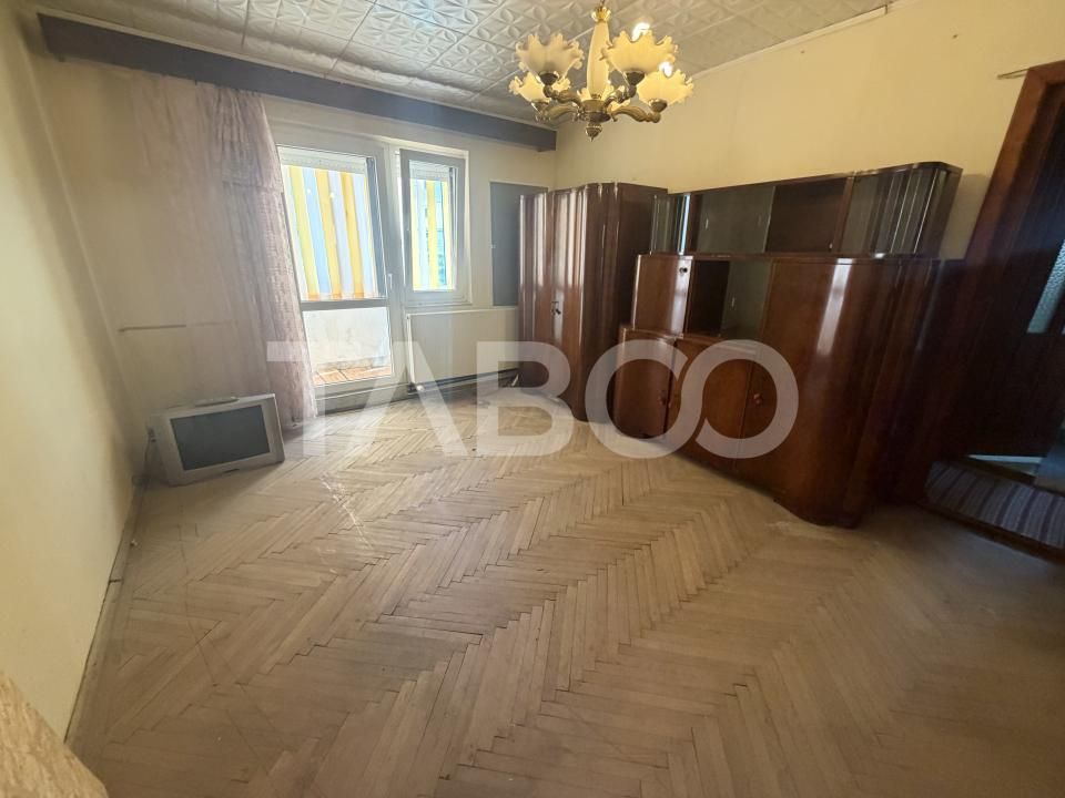 Apartament semidecomandat 37mpu 2 camere boxa la subsol balcon Parcare – fotografia 1 din 5