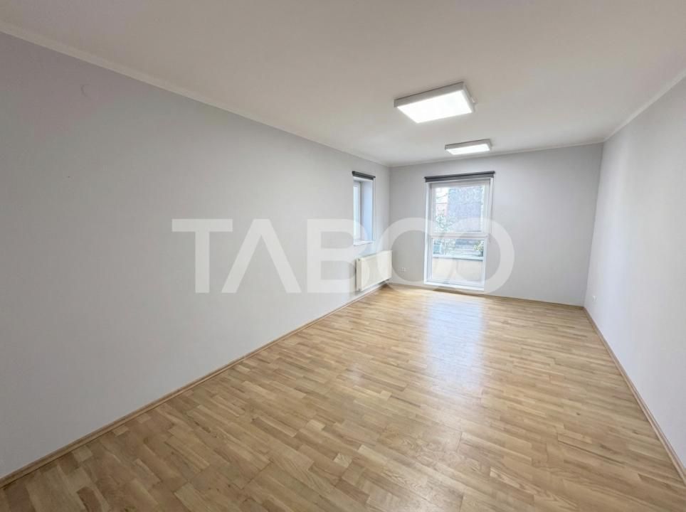 Cladire de birouri cu spatiu comercial la parter si 6 locuri parcare – fotografia 3 din 13