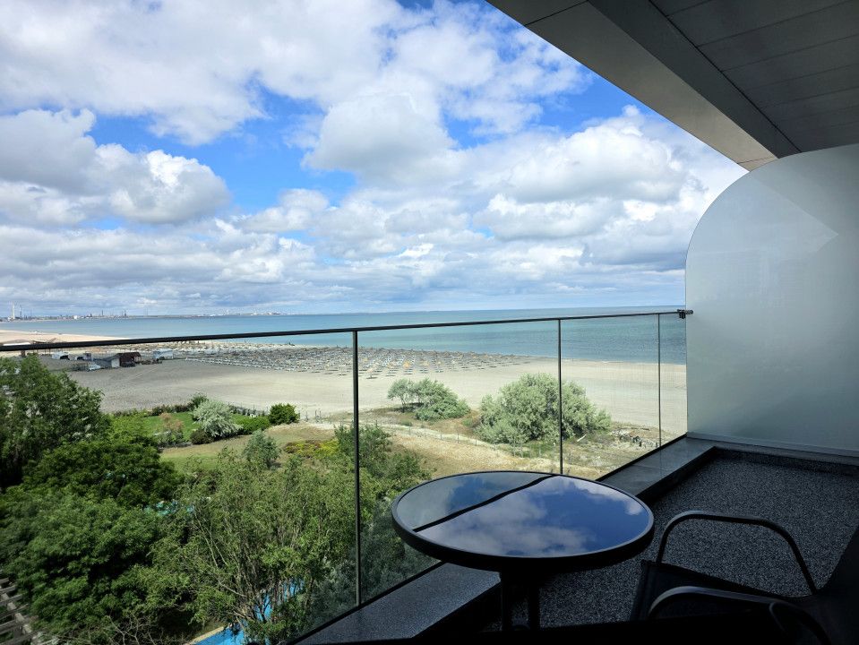 Studio in prima linie la mare, Sea On, Mamaia Nord, vedere catre mare – fotografia 9 din 21