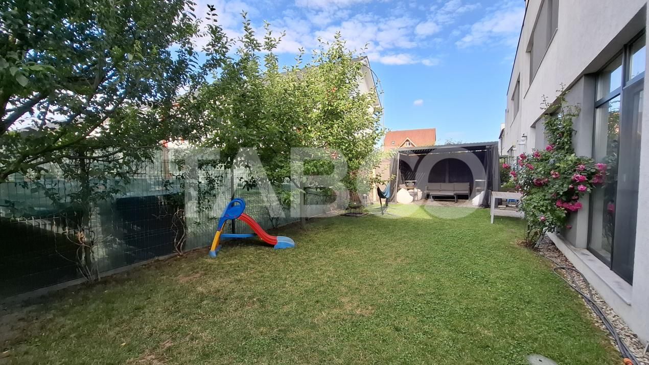 Casa moderna de vanzare tip qvadruplex 3 in 1 in Selimbar Sibiu – fotografia 15 din 26