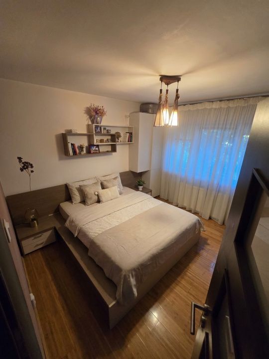 Apartament 3 camere de vânzare în zona Dacia – etaj intermediar – fotografia 1 din 8
