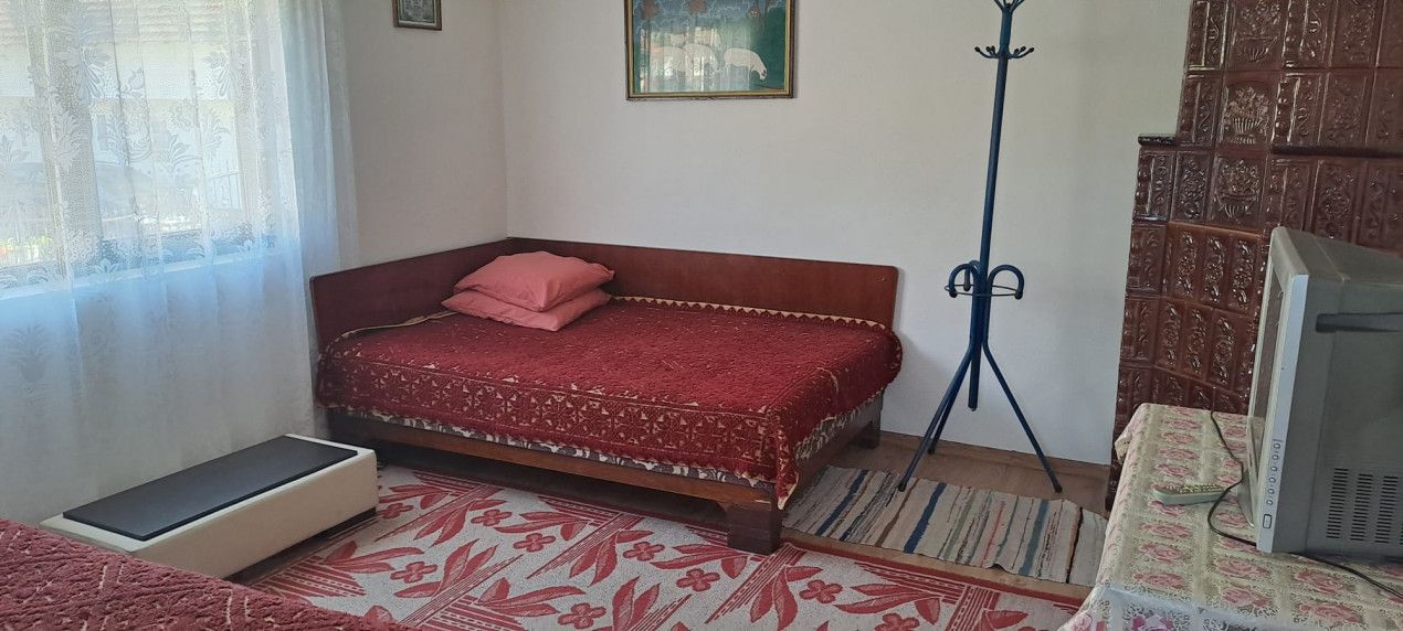 Casă de vânzare – 3 camere – Comuna Mihăești, sat Văcărea – fotografia 2 din 8