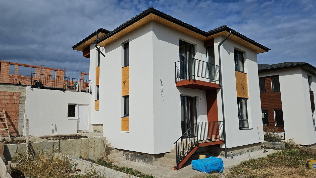 Casa individuala - stadiu semifinisat, Dezmir – fotografia 1 din 8